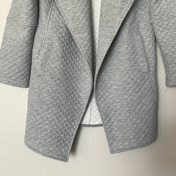 NWT Hem & Thread Quilted Gray Wrap Front Jacket/Sweater Pockets Size Medium - Picture 3 of 11